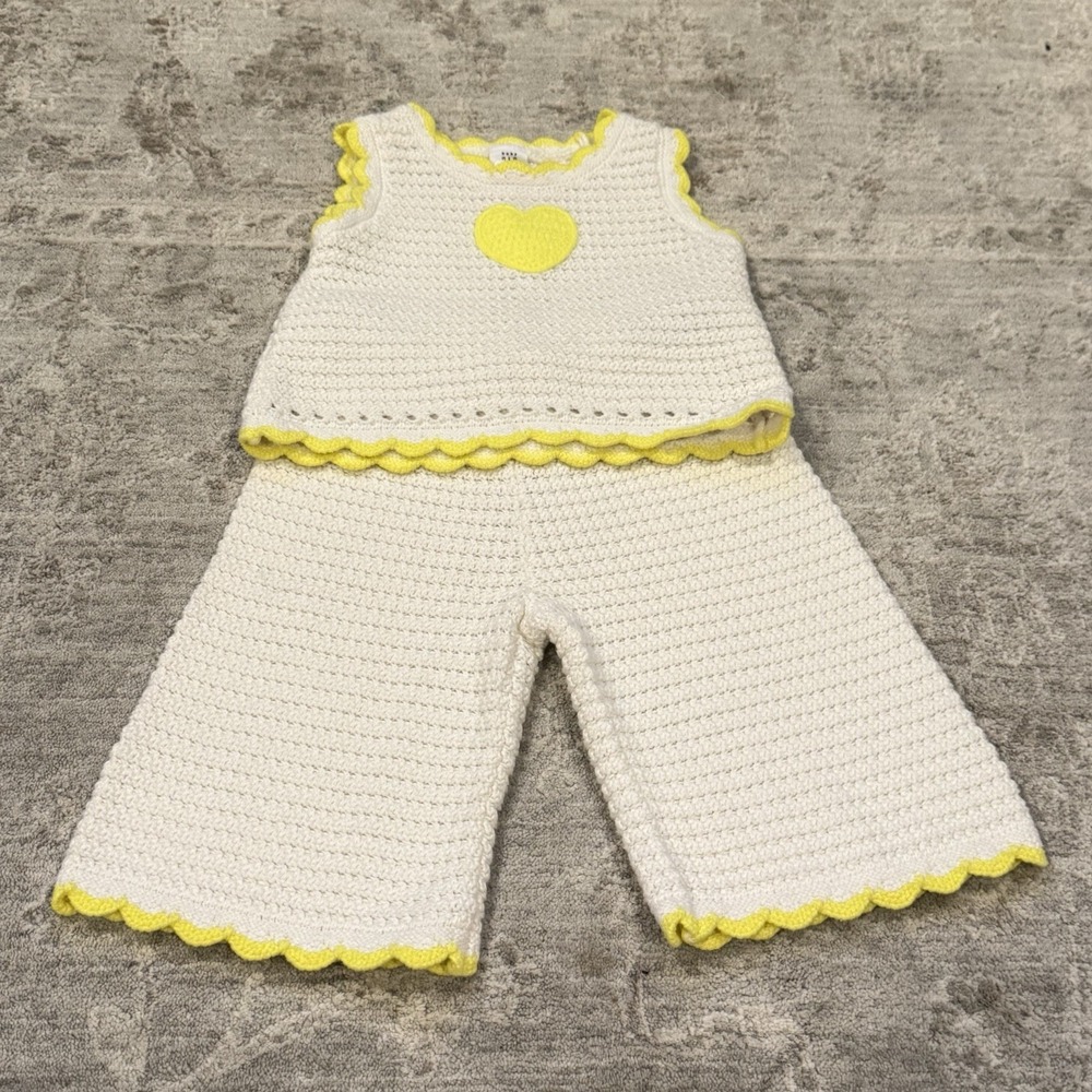 Baby Gap Knit 2 Pc Set Yellow Heart Wide Leg Scalloped 6-12 Months Crochet Style